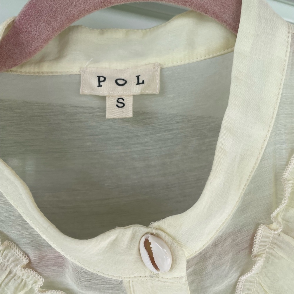 POL BOHO Top. Baby Yellow. Sheer. Small NWOT. Oversized. Flowy Seashell buttons. - Picture 5 of 10